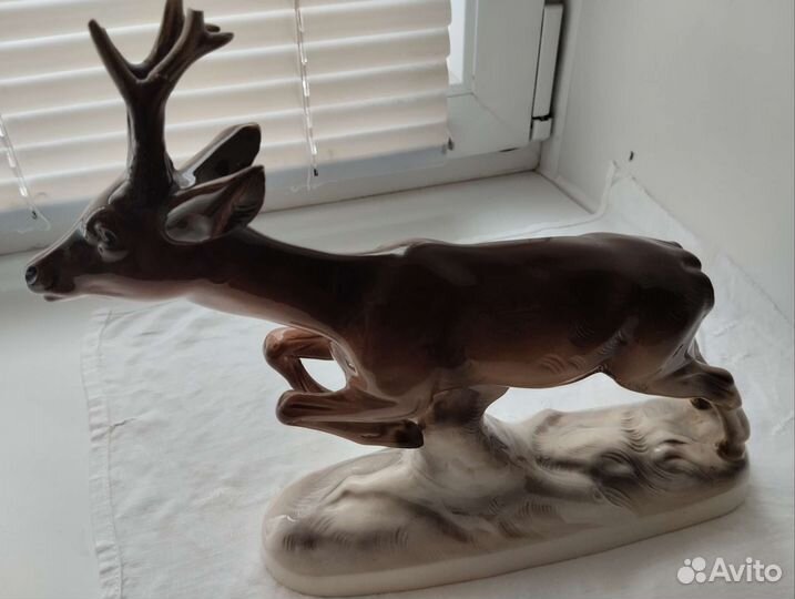 Олень фигурка