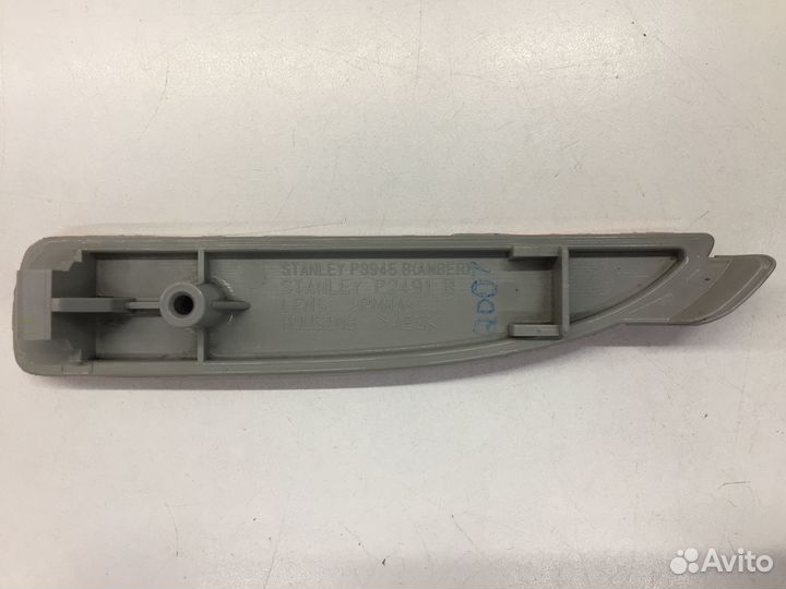 Отражатель бампера правый Mazda Demio 02-05 P2491B
