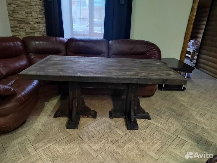 Стол из массива дерева