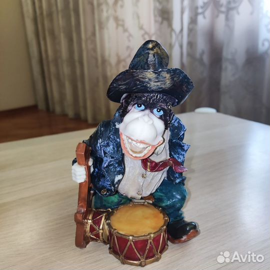 Подставка для бутылки на праздничный стол