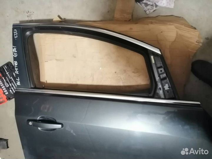 Дверь передняя правая Opel Astra J 2010