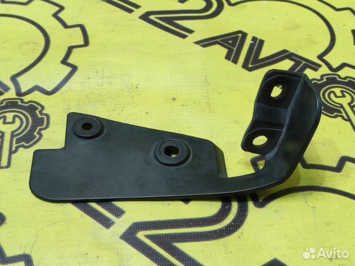 Брызговик задний правый Toyota Harrier GSU30W