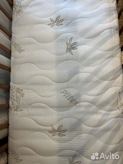 Детская кроватка с матрасом