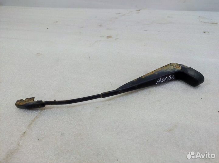 Поводок стеклоочистителя задний Chevrolet Niva