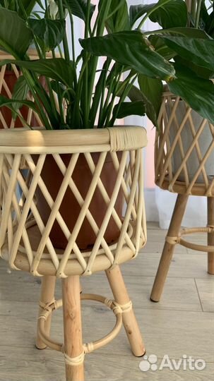 Кашпо на ножках из бамбука