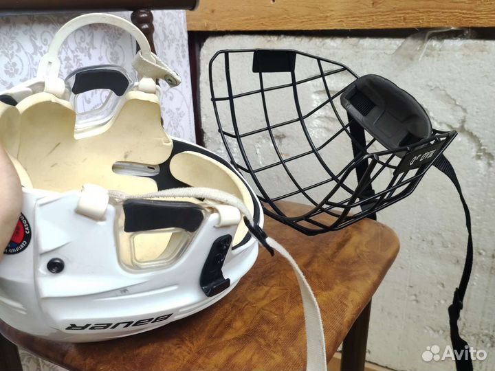 Продам хоккейный шлем bauer