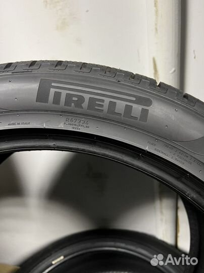 Pirelli Scorpion Winter RFT 285/40 R22 110W