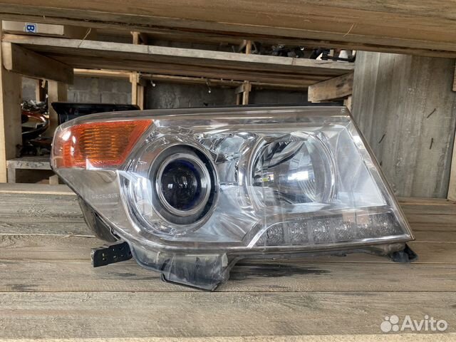Правая фара Land Cruiser 200