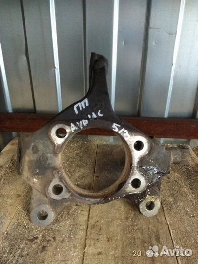 Кулак (цапфа) передний правый Toyota Auris хэтчбек