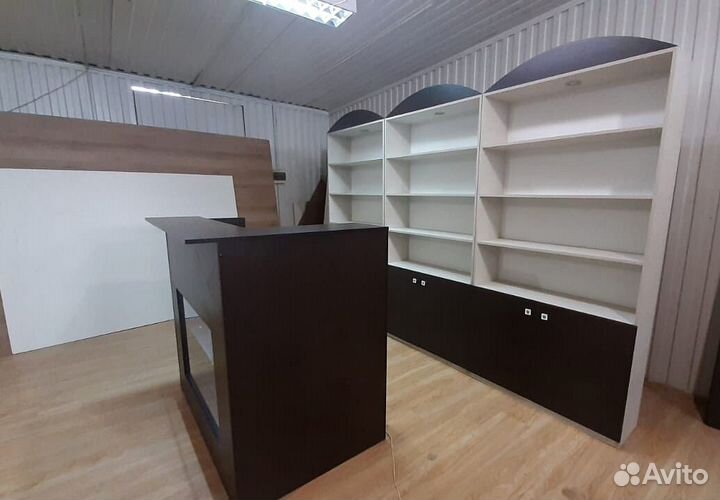 Рессепшн, витрины, стеллажи