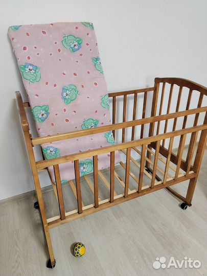 Кроватка с матрасом