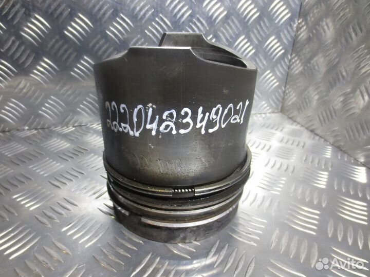 Поршень Mahle/knecht 137L5A3