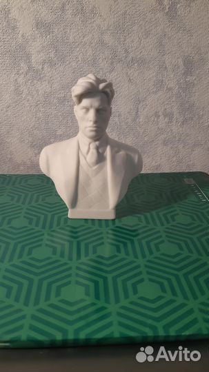 Бюст Маяковский