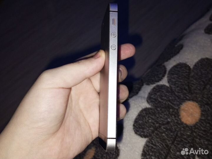 iPhone SE, 32 ГБ
