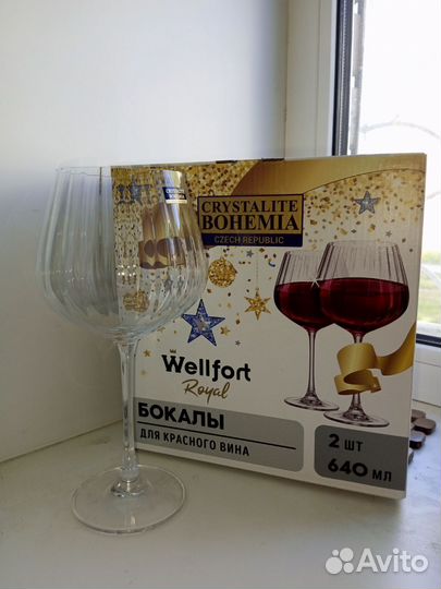 Бокалы, стаканы, тарелки