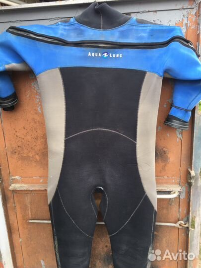 Сухой гидрокостюм для дайвинга