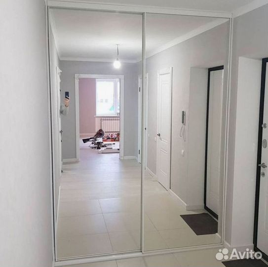 Шкаф купе с зеркалом