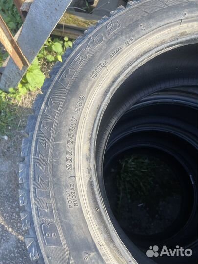 Bridgestone Blizzak Revo2 235/55 R17 99Q