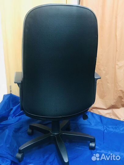 Офисное кресло руководителя