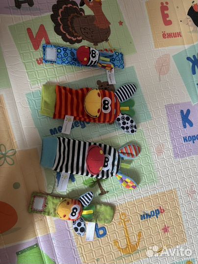 Носочки и браслет с погремушками