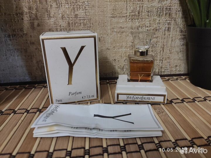 Y Yves Saint Laurent