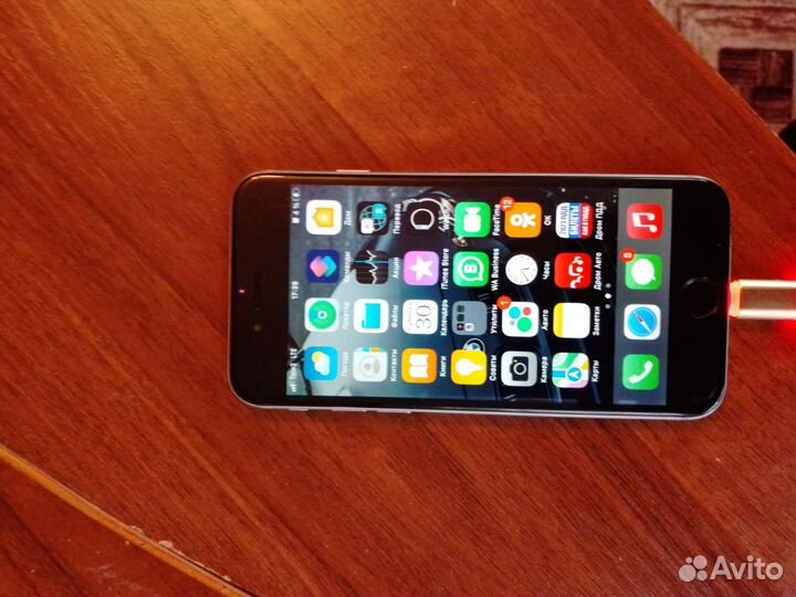 Телефон iPhone 6s