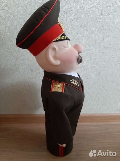 Кукла бар, Генерал, новая