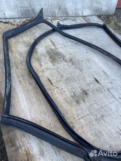 Уплотнитель задней левой двери Audi A5 8T