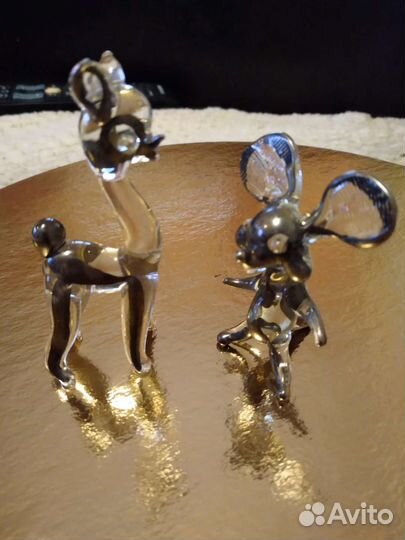 Красивые стеклянные переливающиеся фигурки