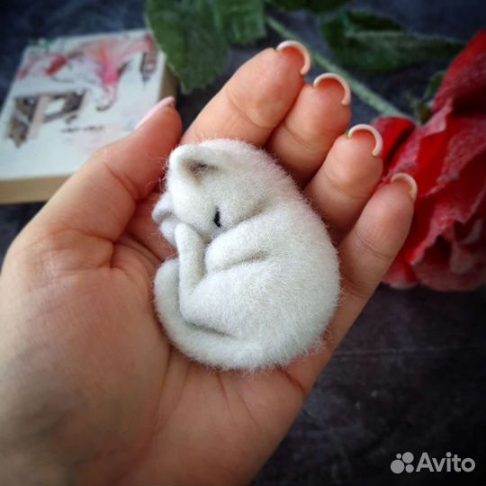 Брошь котенок