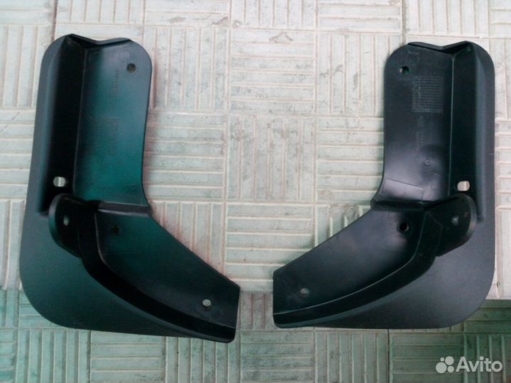 Передние брызговики на Весту (оригинал)