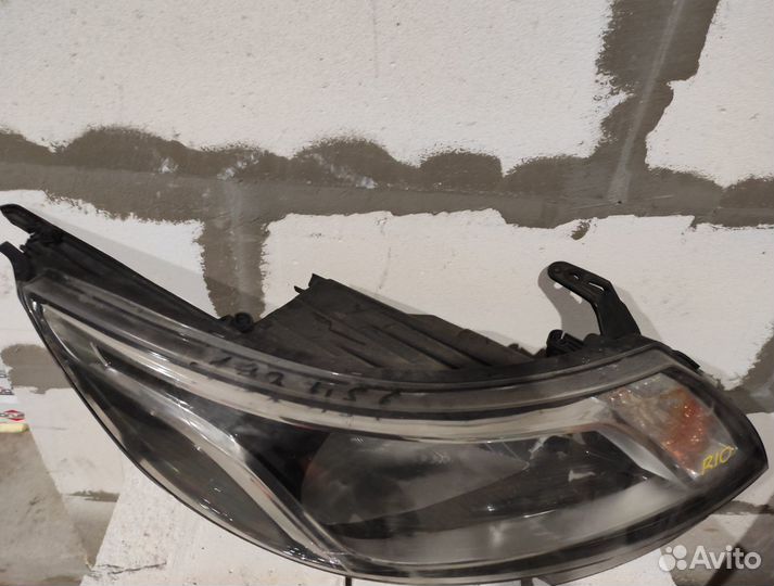 Фара битая правая Kia Rio 2014