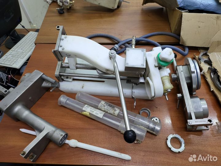 Крюки для туш, весы, оборудование колбасного цеха