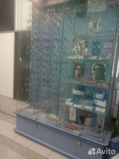 Продается шкафы-витрины
