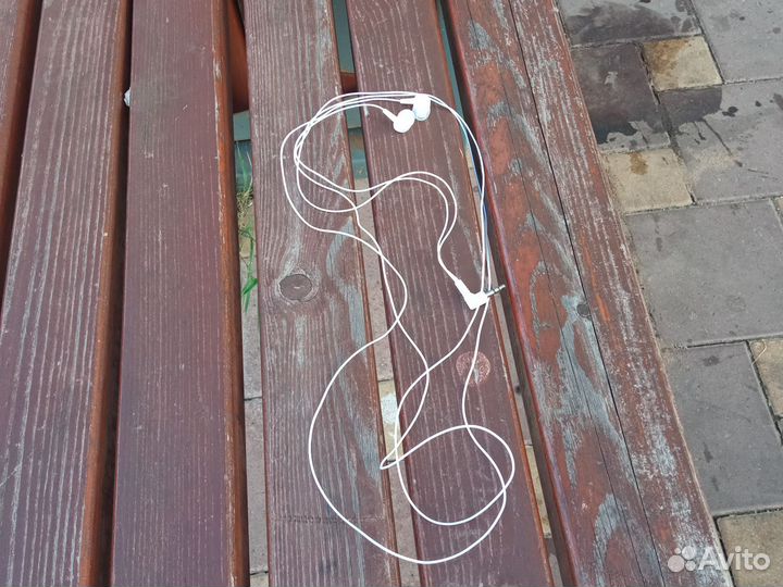 Проводные наушники