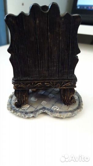 Статуэтка.Девушка перед зеркалом