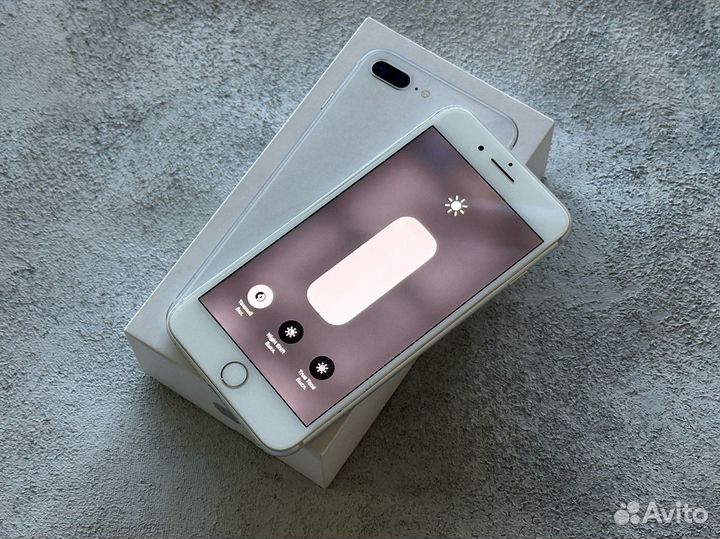iPhone 8 Plus. Silver