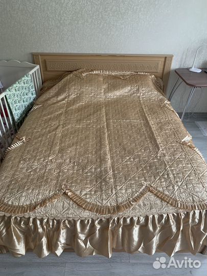 Покрывало с подушками