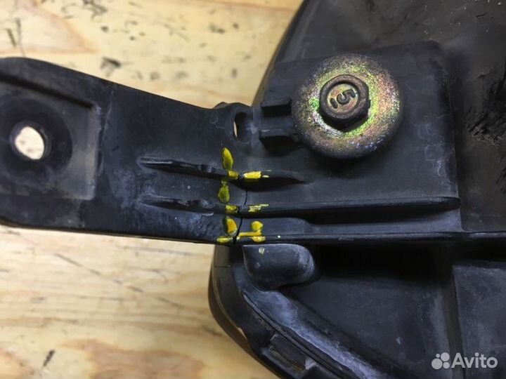 Фара передняя Mitsubishi Dingo CQ2A 4G15 1999