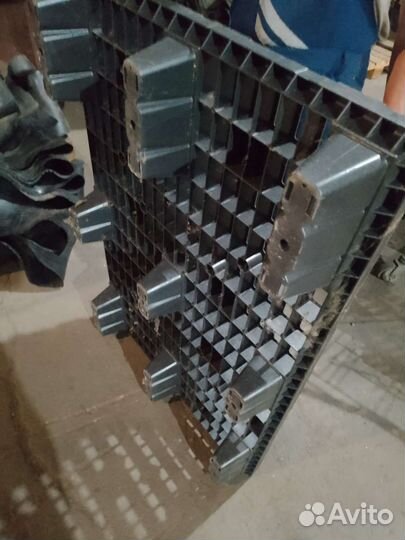 Пластиковые поддоны