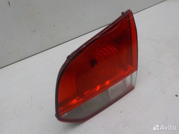 Фонарь задний правый внутренний Volkswagen Golf VI