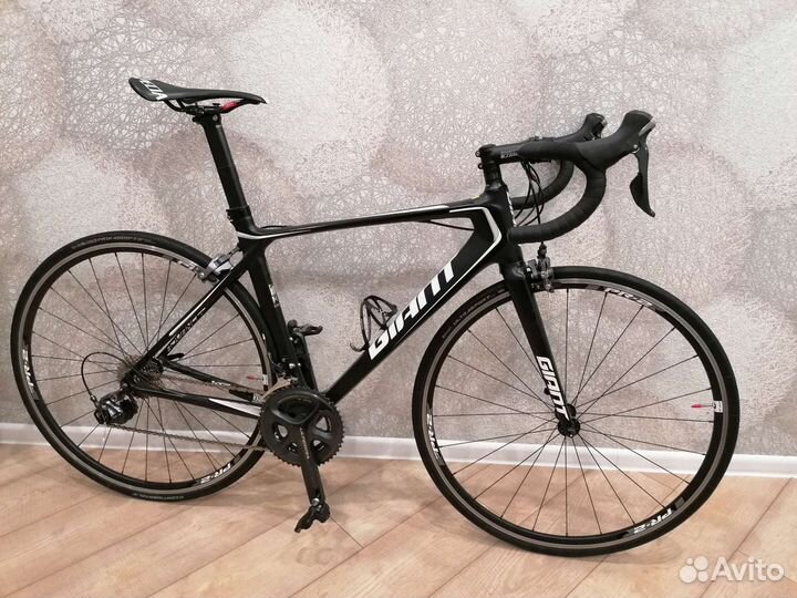 Велосипед шоссейный Giant карбон