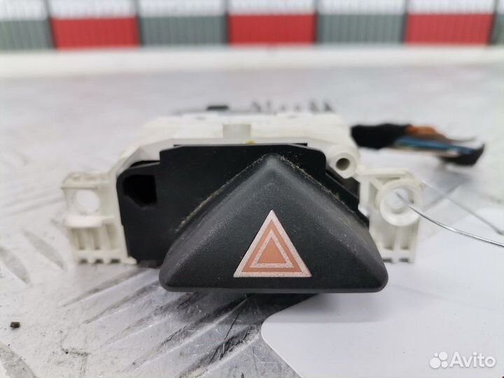 Кнопка аварийной сигнализации Ford Focus 2000