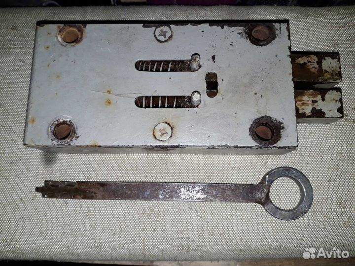 Замок гаражный