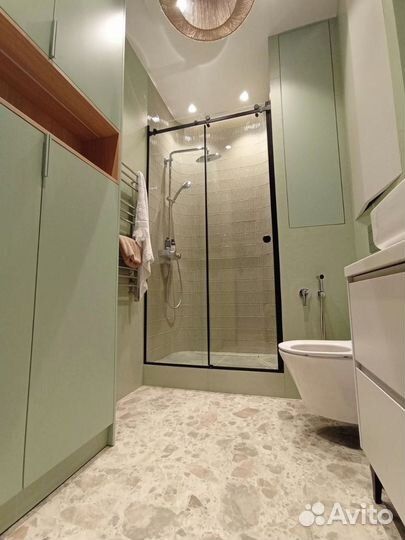 Стеклянная душевая кабина