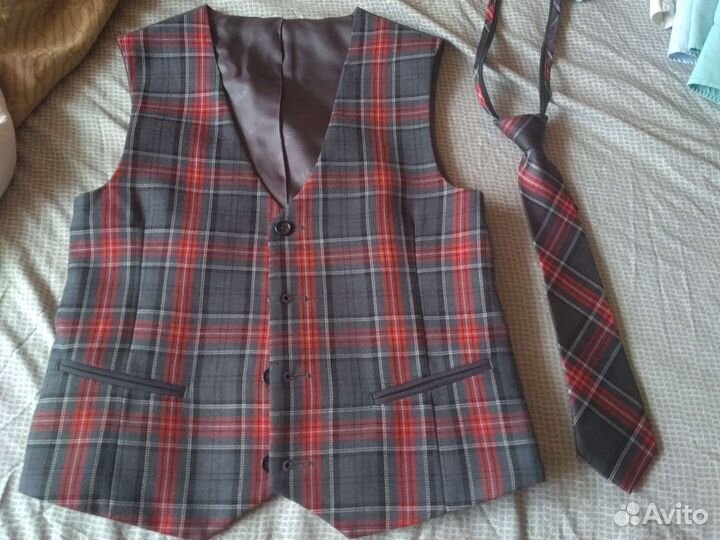 Жилет с галстуком 75 школа