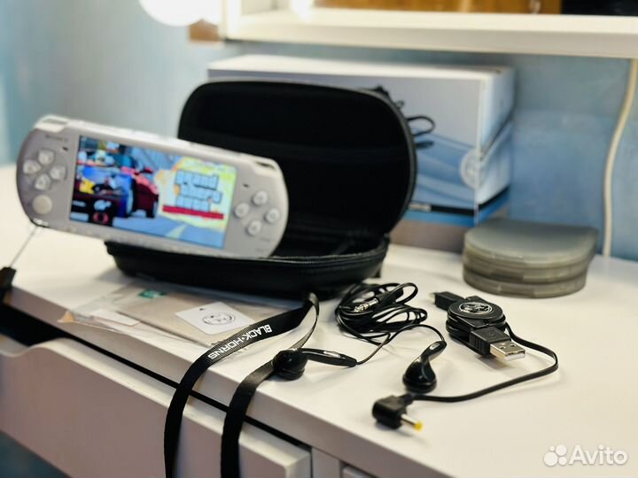 Sony PSP-3008 White 64 Gb(big pack,3100 игр)