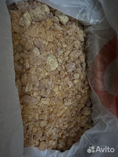 Необрбабатанный янтарь