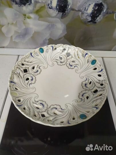 Ваза для фруктов на ножке