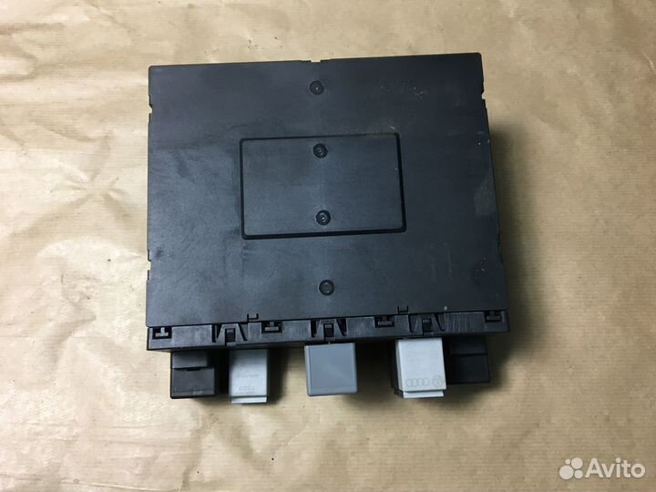 Блок управления бортовой сети Volkswagen Tiguan